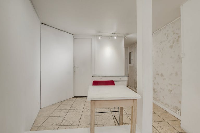 Pop up and accomodation space in Montmarte - Image 3
