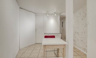 Pop up and accomodation space in Montmarte - Image 3