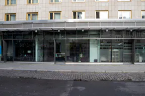 Elegant Retail Space at Historic Hotel Bristol - Image 42