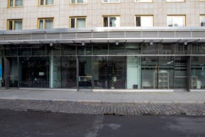 Elegant Retail Space at Historic Hotel Bristol - Image 42