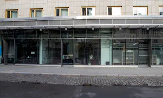 Elegant Retail Space at Historic Hotel Bristol - Image 42