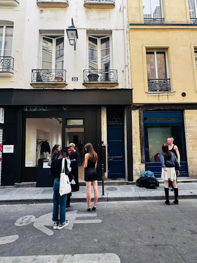 Espace Artistique lumineux et carré dans le Marais - Image 1