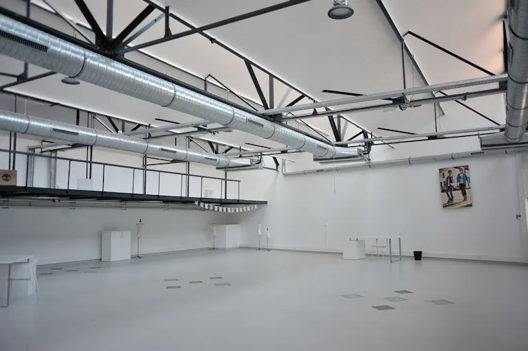 La Verrière Totale -  L'univers d'un loft new-yorkais dans une ancienne usine réhabilitée - Image 2