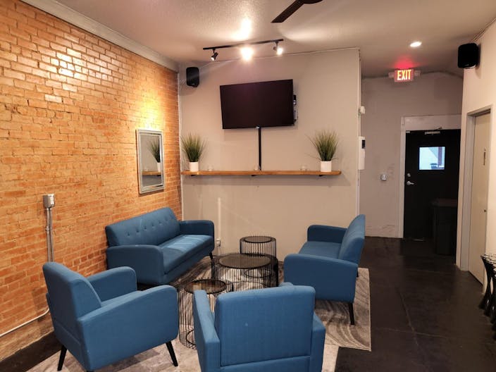 Distinctive Vines in The Cedars - Image 2