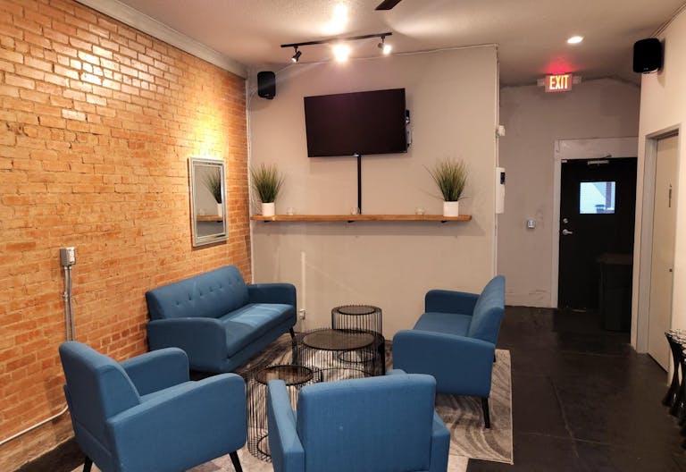 Distinctive Vines in The Cedars - Image 2