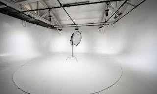 Olympic 3 - Large White Cyc Wall with Car Turntable - Image 0