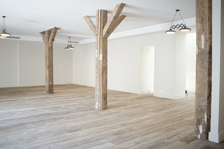 Unique Showroom in Paris 10th - Image 1