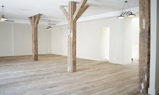 Unique Showroom in Paris 10th - Image 1