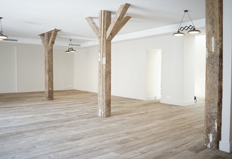 Unique Showroom in Paris 10th - Image 1