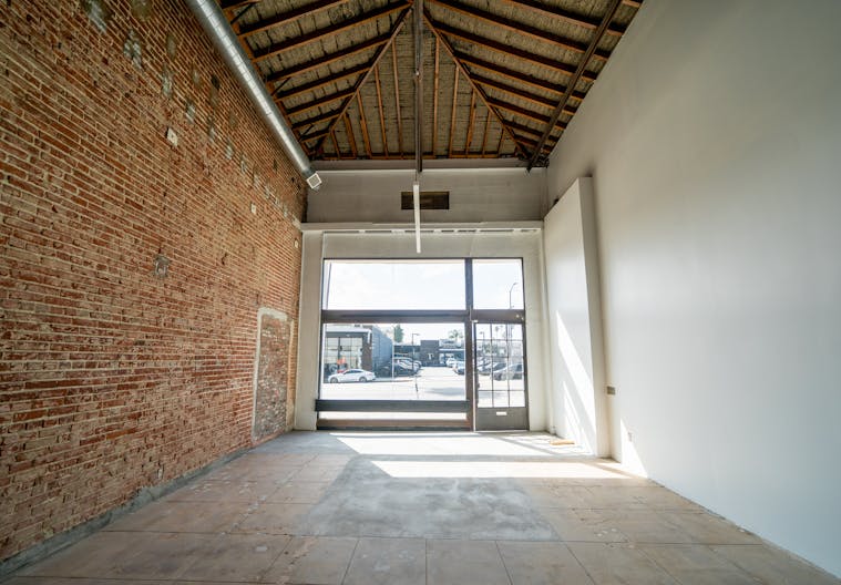 Stunning Retail Space on Iconic Sunset Boulevard - Image 2