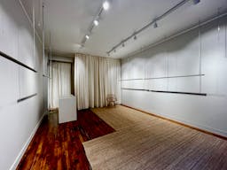 Magnifique Showroom rue Saint-Claude dans le Marais - Image 2