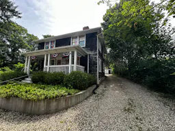 East Hampton Fringe Commercial in Heart of Business District - Image 2