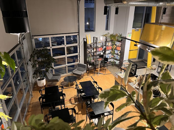 Cafe with Denver downtown view - Image 2