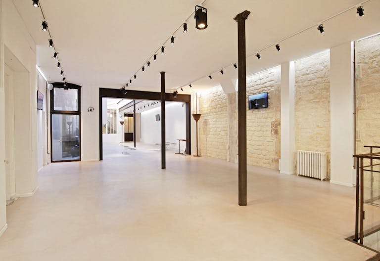 Un espace de 430 m2 au charme industrielle sur 3 niveaux au coeur du Marais - Image 1