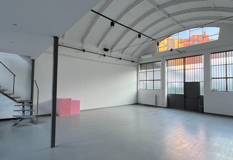 Ampio Spazio completo di tutti i servizi. Temporary showroom / Yoga / Exibition / Shooting fotografici. Disponibile per Fuori Salone - Fashion week - Image 2