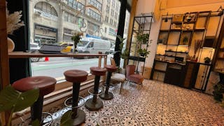 Our vintage oasis in the heart of the city - Image 6