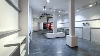 Galerie d'art devant le Centre Georges Pompidou - Image 6