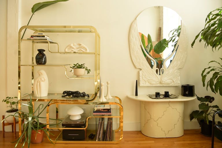 Art Deco Light & Airy Homey Loft - Image 3