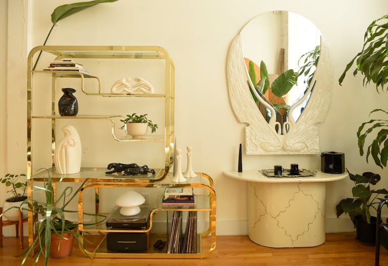 Art Deco Light & Airy Homey Loft - Image 3