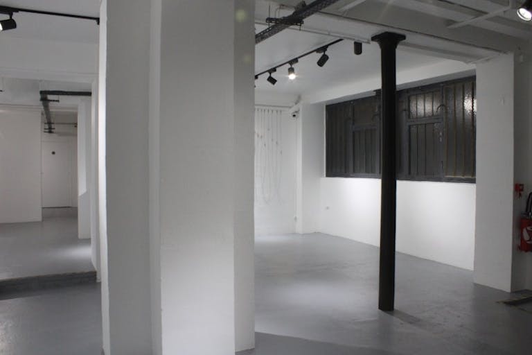 Rue Neuve Popincourt Showroom - Image 4