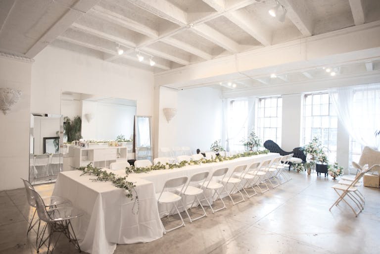 DTLA Grand Loft with High Ceilings - Image 2
