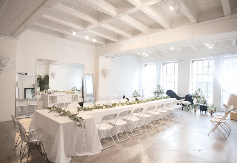 DTLA Grand Loft with High Ceilings - Image 2
