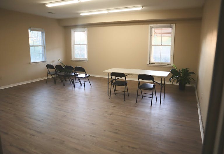 Blank slate studio in the Historic District - Image 4