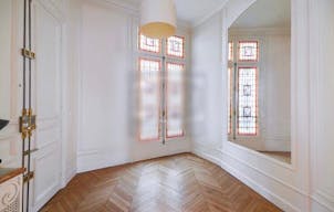 Gorgeous Showroom in Champs-�lys�es - Image 1