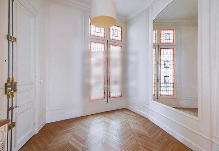 Gorgeous Showroom in Champs-�lys�es - Image 1