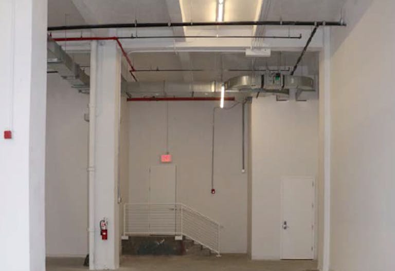 Large 3-Story Retail Space - Image 2