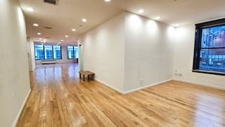 Entire Floor in SOHO with 2 extra rooms! - Image 46