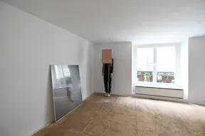 Classic Parisian Art Gallery with Black Storefront 40m2 - Image 10