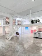 Ancien atelier devenu espace d'art au cœur du Port de Nice - Image 3