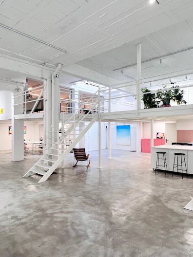 Ancien atelier devenu espace d'art au c?ur du Port de Nice - Image 3