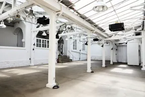 Showroom in Folie-M�ricourt - Image 2