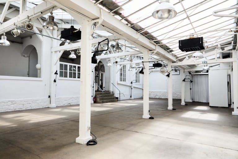 Showroom in Folie-M�ricourt - Image 2