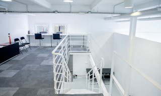 Un espace spacieux, lumineux et urbain, idéal pour des showroom, pop-up ou des expositions. - Image 6