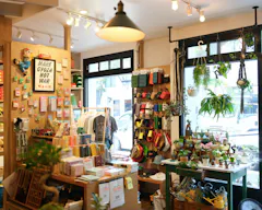 Pop-Up Perfect Space in Williamsburg – Shared with Trendy Bonsai Shop - Image 9