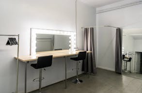 Metal Hanger and Boxing Ring - Image 3