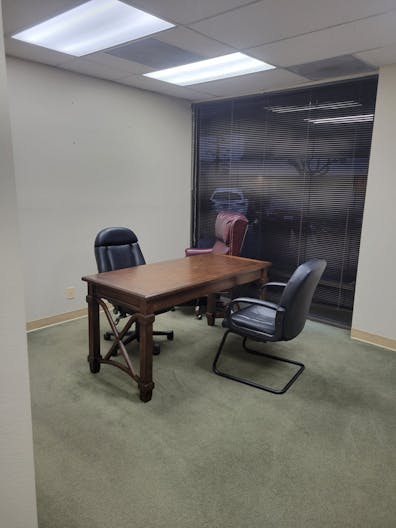 Office space in legal office - Image 4