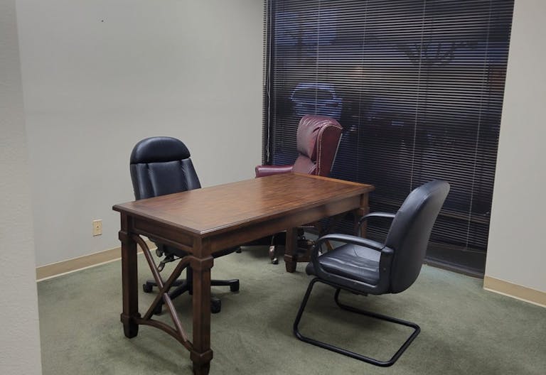 Office space in legal office - Image 4