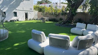 Beautifully Landscaped Backyard at Luxurious MedSpa - Design District - WiFi and Built-in Sound System - Image 1