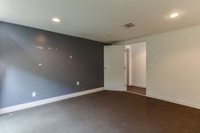 Trendy Building in Beverly Hills - Image 19