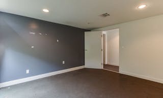 Trendy Building in Beverly Hills - Image 19