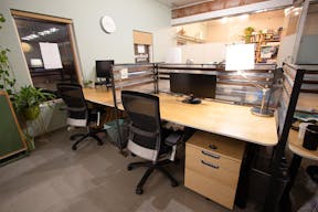 Desk - Fulltime - Image 3