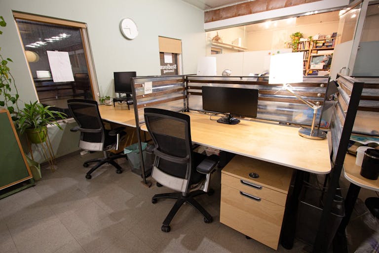 Desk - Fulltime - Image 3