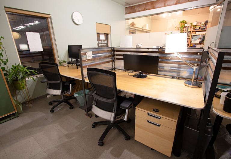 Desk - Fulltime - Image 3