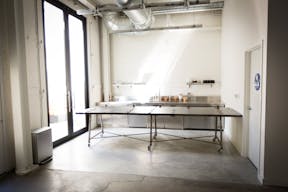 Large & Industrial Gallery Space - Image 5