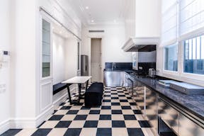 Showroom Place des Victoires Paris - Fashion week and private events - Image 15