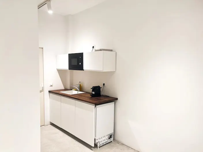 A Bright and Versatile Space in the Heart of Haut Marais - Image 4
